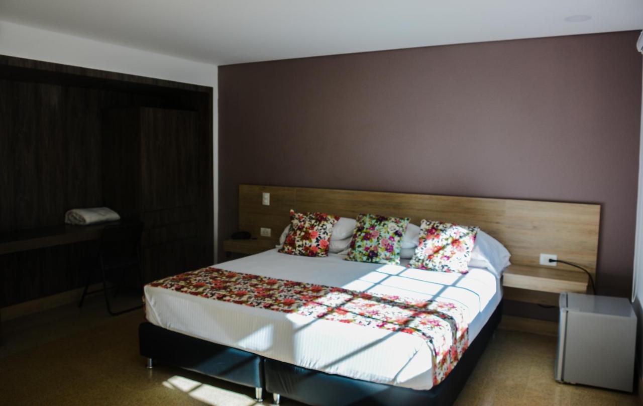 Hotel Poma Rosa เมเดยิน ภายนอก รูปภาพ