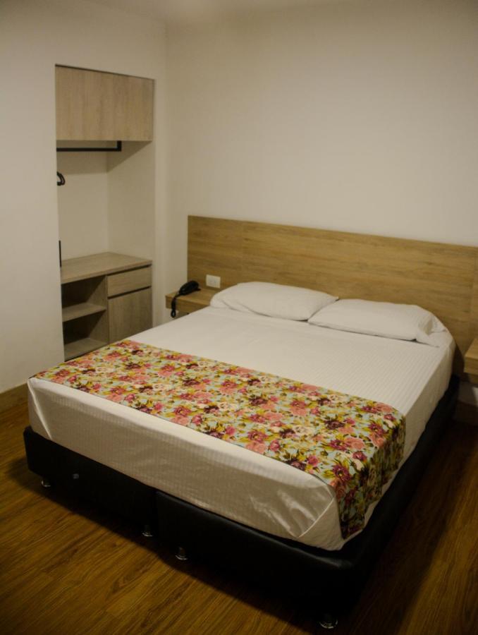 Hotel Poma Rosa เมเดยิน ภายนอก รูปภาพ