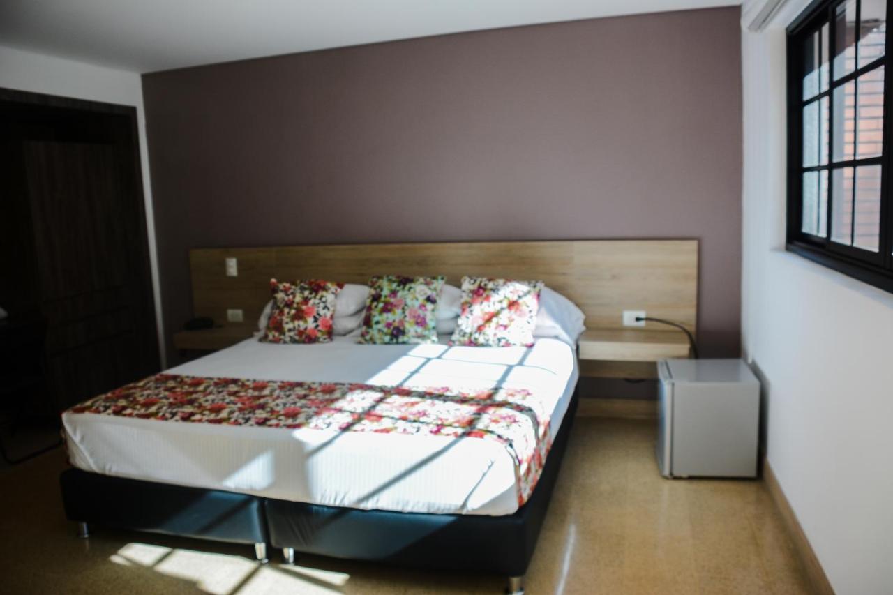 Hotel Poma Rosa เมเดยิน ภายนอก รูปภาพ