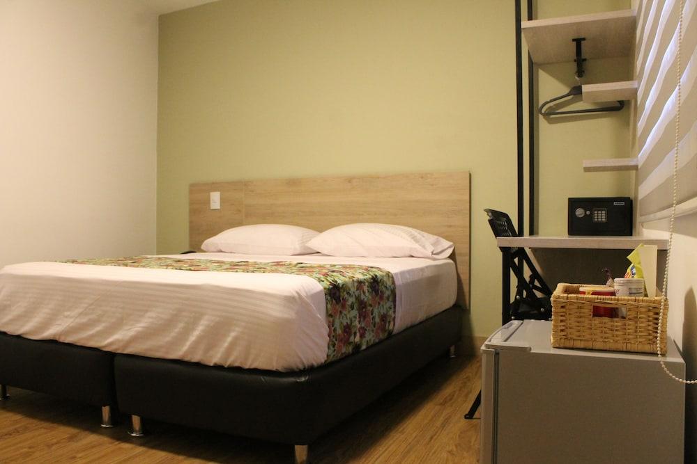 Hotel Poma Rosa เมเดยิน ภายนอก รูปภาพ